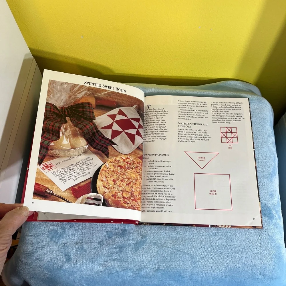 Quick & Tasty Christmas Gifts Hardcover Cookbook- LIKE NEW